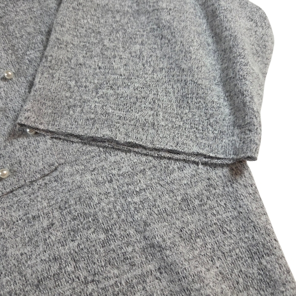 ⭐️Dex Gray Crew Neck Raw Edge Sweater With Peatls Embellisments Size L - Picture 3 of 7